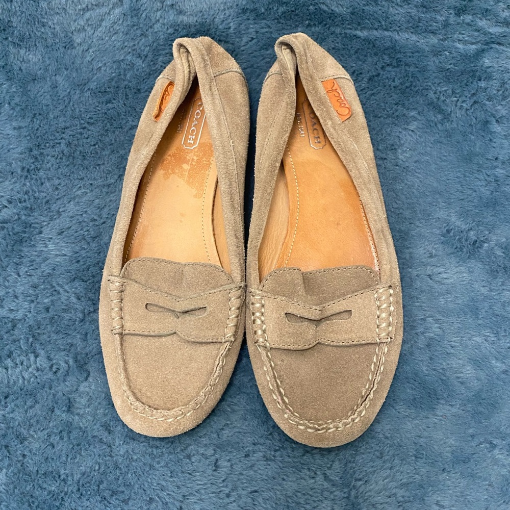 Women’s EUC Coach Tan Suede Penny Loafers With Leather Insole Size 7.5